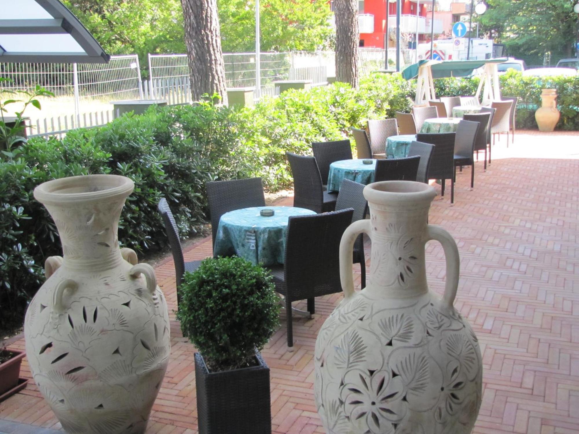 Hotel Etna - Nuova Gestione Romagnola All-Inclusive Spiaggia Parcheggio Riccione Exterior foto