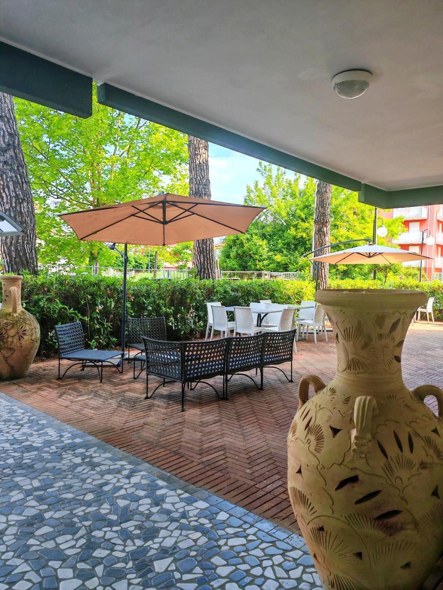 Hotel Etna - Nuova Gestione Romagnola All-Inclusive Spiaggia Parcheggio Riccione Exterior foto