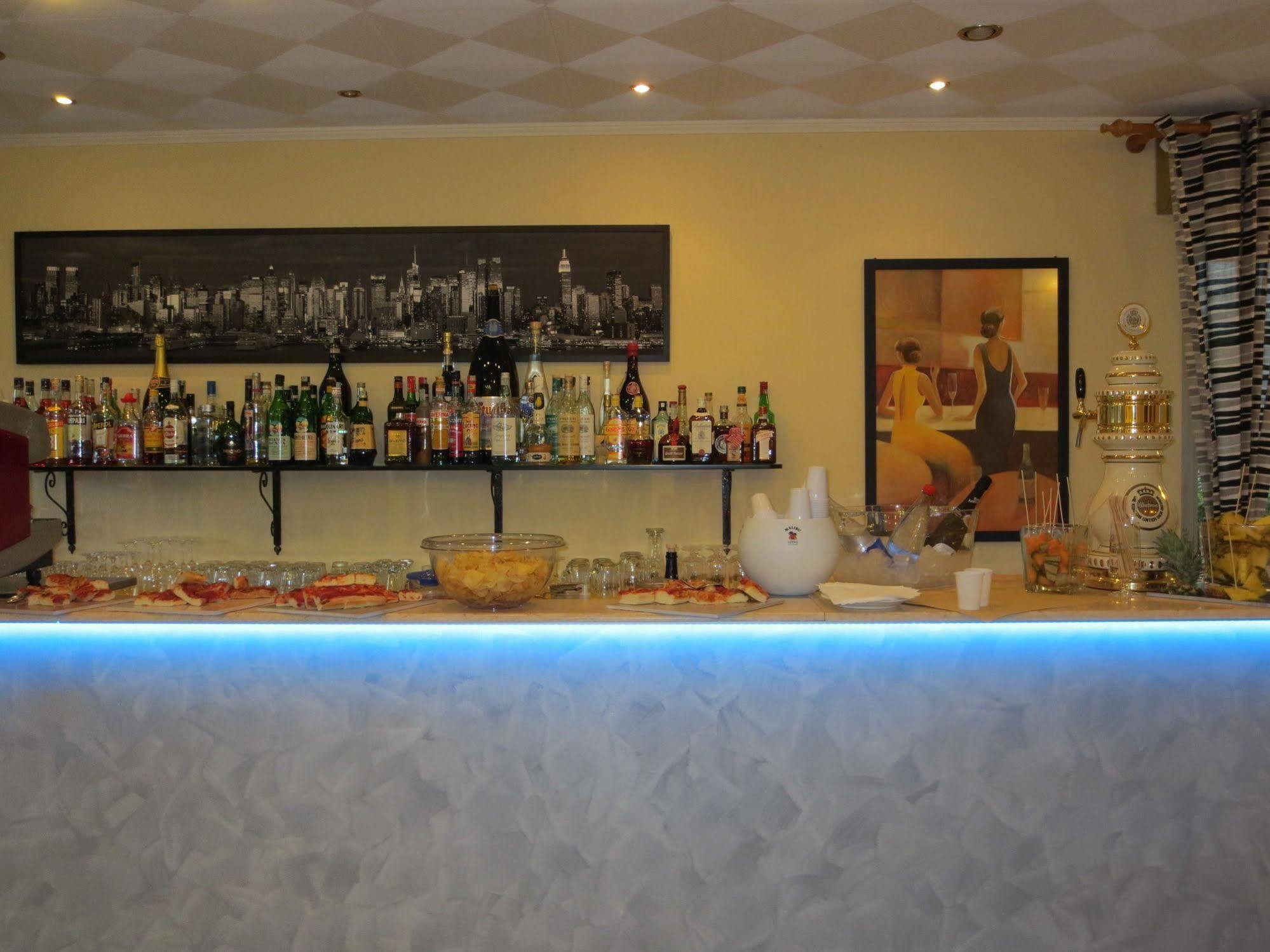 Hotel Etna - Nuova Gestione Romagnola All-Inclusive Spiaggia Parcheggio Riccione Exterior foto